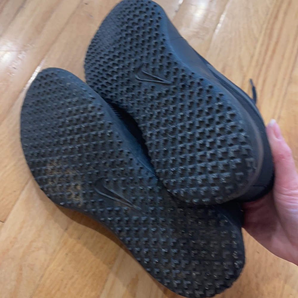 Mens black Nike training shoes 8 41 - Picture 4 of 5
